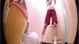 Spying on a japanese girl shitting