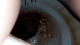 a latin girl shitting xd