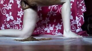 Naughty amateur girl shitting in front of camera