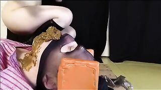 Girl Playing with slave while pooping in his mouth