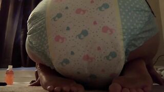 Big ass with big diaper and pooping
