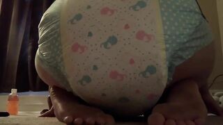 Big ass with big diaper and pooping