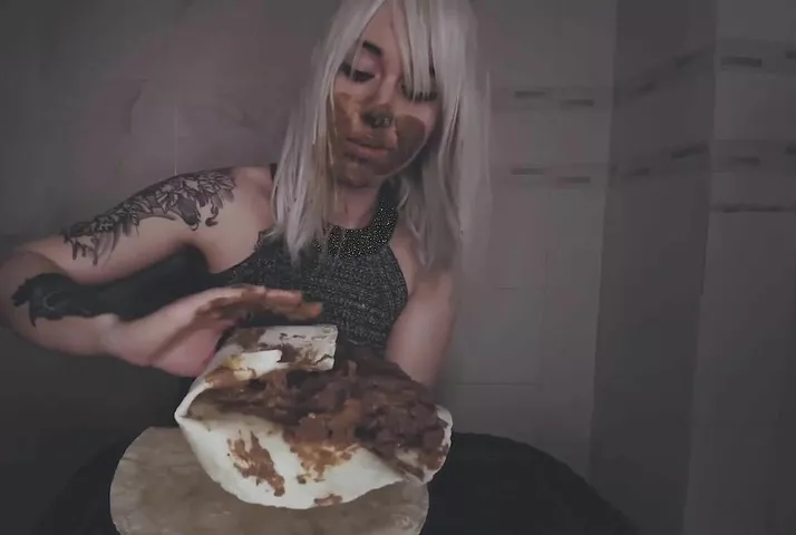 Blonde sexy Russian babe shitting in the plate