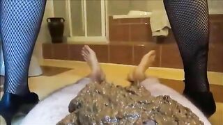 Big ass pooping on the cock