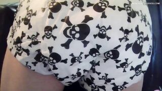 Sexy big ass lady showing her panty poop skills