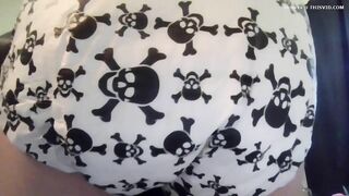 Sexy big ass lady showing her panty poop skills