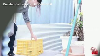 Hot Jap babe having diarrhea in an alley