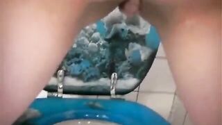 Sexy lady with thick ass pooping on cam