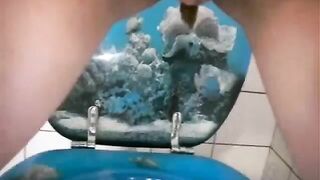 Sexy lady with thick ass pooping on cam