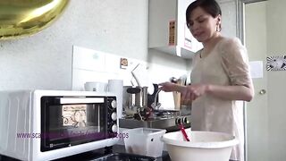 Mommy cooking poop cake
