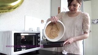 Mommy cooking poop cake