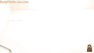 Mature Japanese lady poops