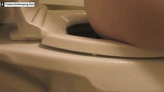 Amateur hairy girl piss and poops cam