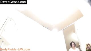 Pretty hot ass Japanese girl poops