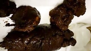 Smooth booty girl pooping