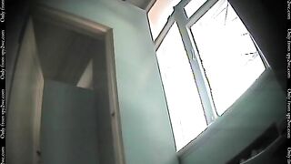 Juicy big booty girl poops