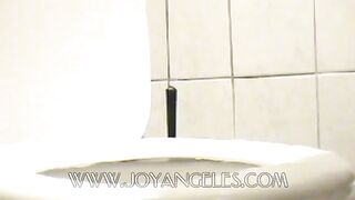 Hot ass young girl pooping in the toilet