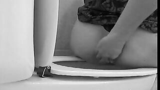 Amateur hot wife pooping at home