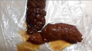 Amateur girlfriend spread legs for poop masturbating