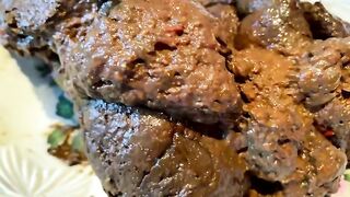 Dirty big booty girl pooping