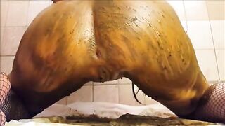 Hot naked chick in stockings smearing herself with shit