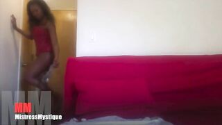 Hot ebony mistress poops