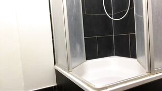 Milf Shitting and smearing in the shower