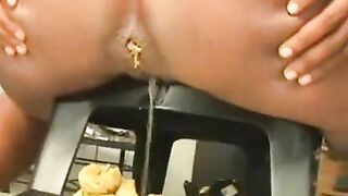 Ebony amateur lady pooping in front of cam