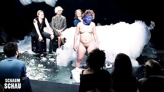 Pooping live on the stage