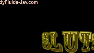 Young Jap slut stripping for poop