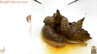 Naked hot Japanese girl love pooping in the toilet