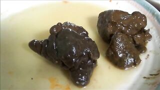 Seductive round white ass babe pooping