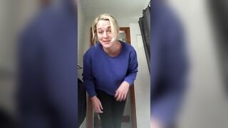UK MILF sexy morning poo
