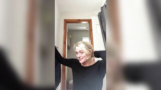 UK MILF sexy morning poo