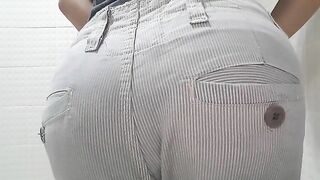 Sweet round ass babe poops in the toilet