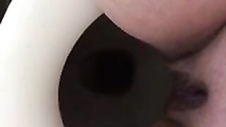 Chubby fat pussy wife pooping