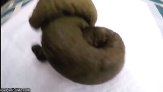 Fat booty babe poops juicy dark load
