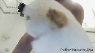 Pretty amateur redhead girlfriend pooping