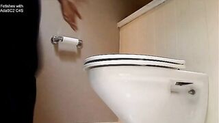 Amateur hot babe poops down in toilet