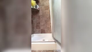 Amateur Solo Masturbates and Poop