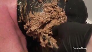 Wanking cock while taking shit