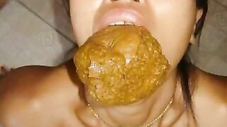 Scat Queen love heavy shit in her mouth