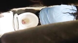 Gorgeous amateur lady spy pooping video