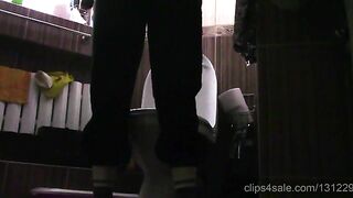 Struggling to poo in the toilet