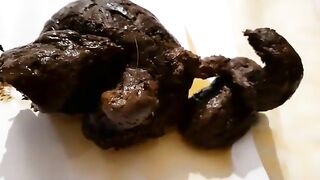 Gorgeous big booty blonde lady poops