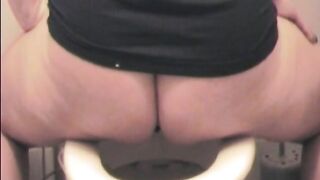 Hot brunette girl with chubby ass pooping