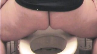 Hot brunette girl with chubby ass pooping