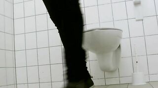 Sexy amateur girl pooping in the toilet