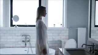 Glamour pose babe poops in the toilet