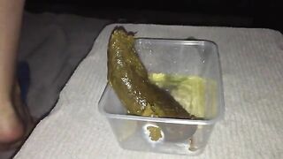 Curvy big booty girl poops in the container